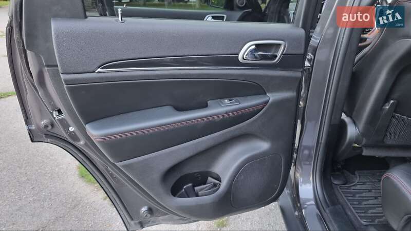 Внедорожник / Кроссовер Jeep Grand Cherokee 2017 в Киеве