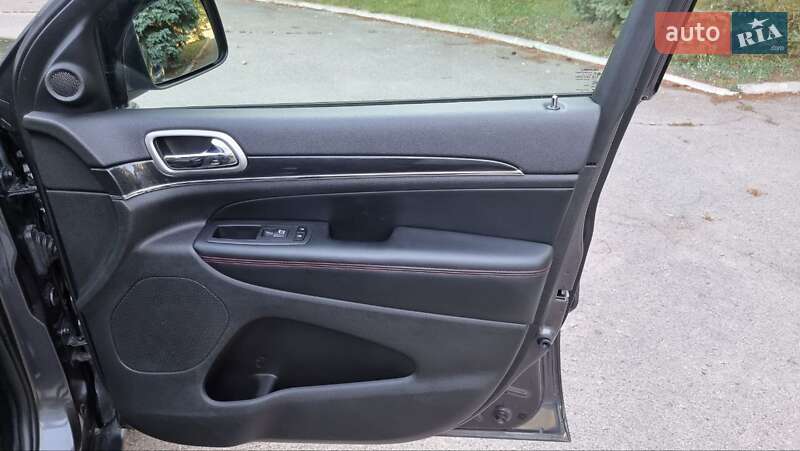 Внедорожник / Кроссовер Jeep Grand Cherokee 2017 в Киеве