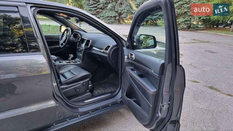 Внедорожник / Кроссовер Jeep Grand Cherokee 2017 в Киеве