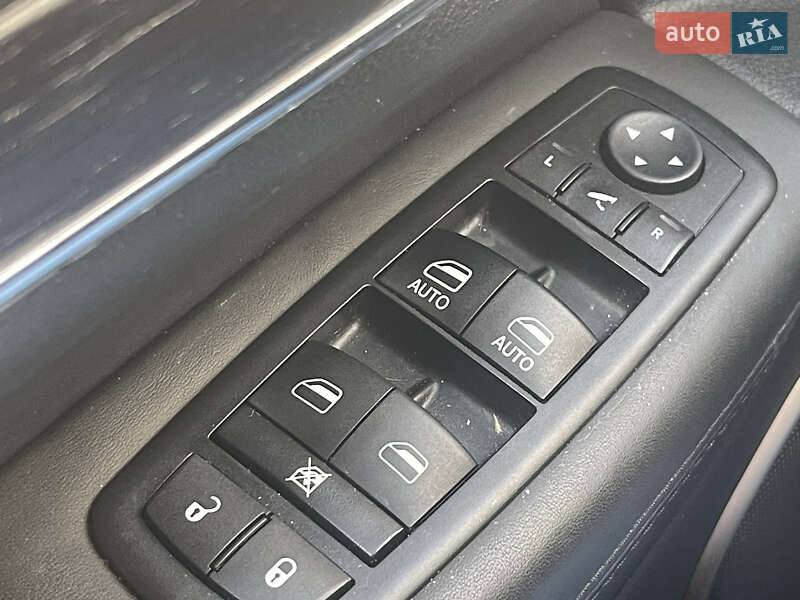 Внедорожник / Кроссовер Jeep Grand Cherokee 2014 в Киеве