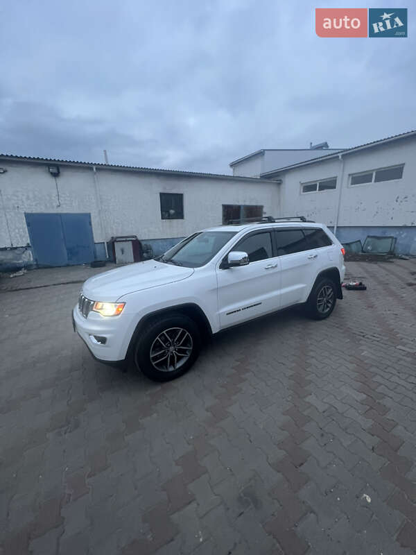 Внедорожник / Кроссовер Jeep Grand Cherokee 2017 в 