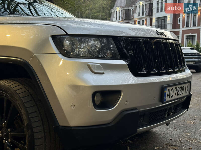 Внедорожник / Кроссовер Jeep Grand Cherokee 2012 в Ужгороде
