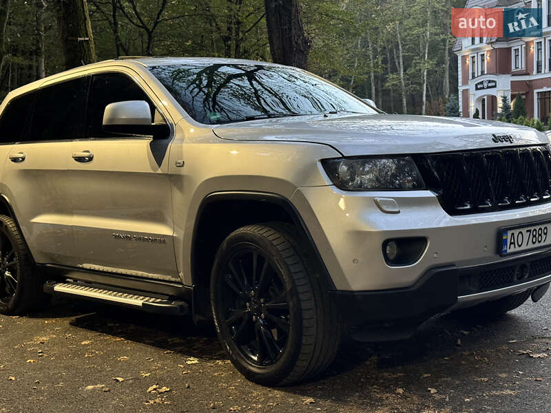 Внедорожник / Кроссовер Jeep Grand Cherokee 2012 в Ужгороде
