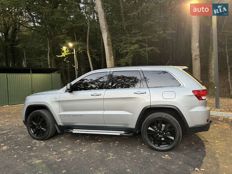 Внедорожник / Кроссовер Jeep Grand Cherokee 2012 в Ужгороде