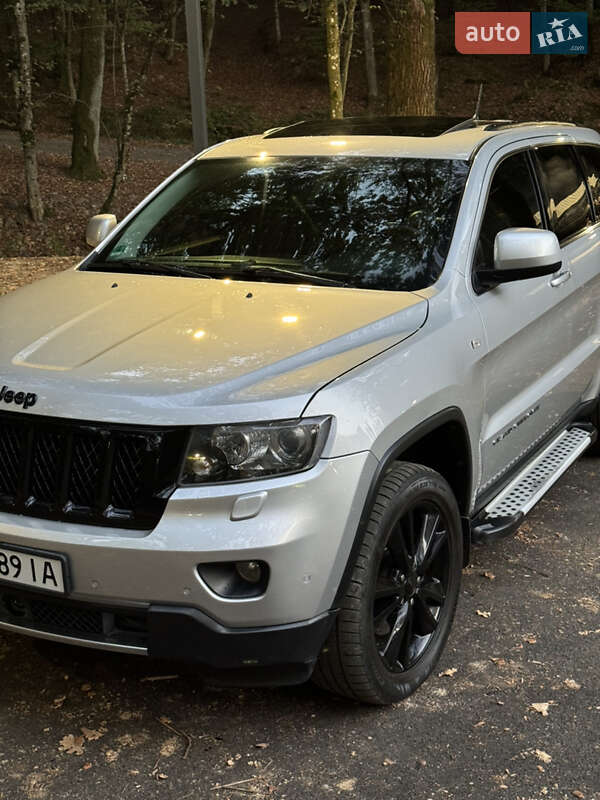 Внедорожник / Кроссовер Jeep Grand Cherokee 2012 в Ужгороде