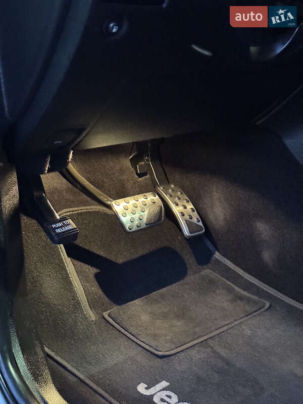 Внедорожник / Кроссовер Jeep Grand Cherokee 2012 в Ужгороде