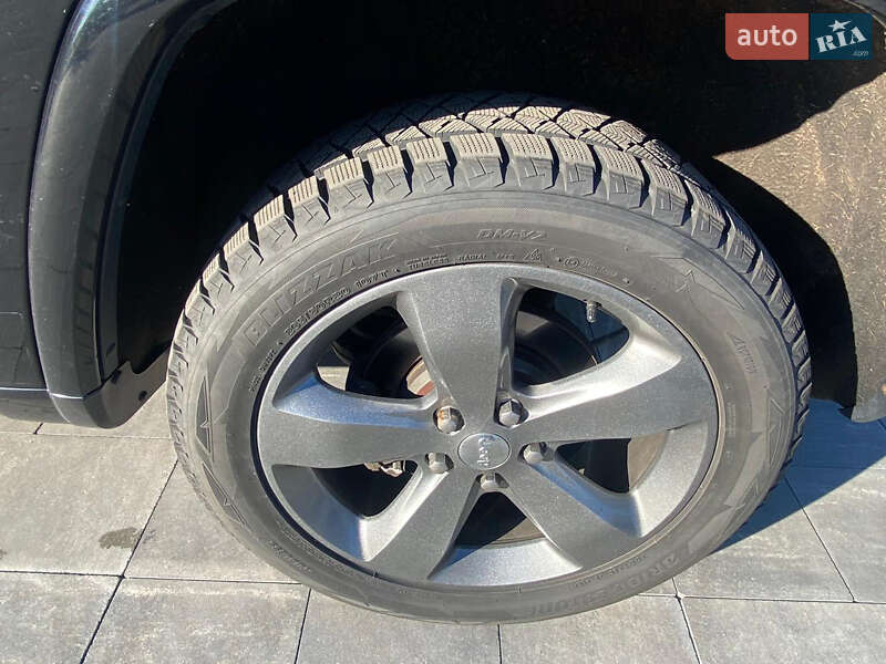 Внедорожник / Кроссовер Jeep Grand Cherokee 2013 в Киеве