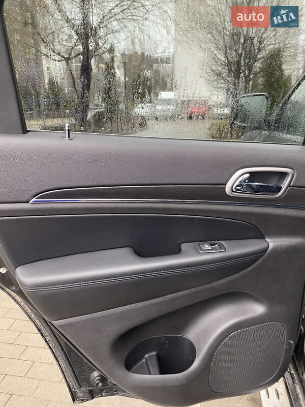 Внедорожник / Кроссовер Jeep Grand Cherokee 2018 в Киеве фото 14 Внедорожник / Кроссовер Jeep Grand Cherokee 2018 в Киеве