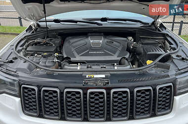 Позашляховик / Кросовер Jeep Grand Cherokee 2017 в 
