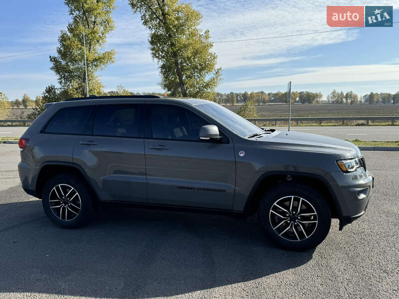 Внедорожник / Кроссовер Jeep Grand Cherokee 2020 в Киеве