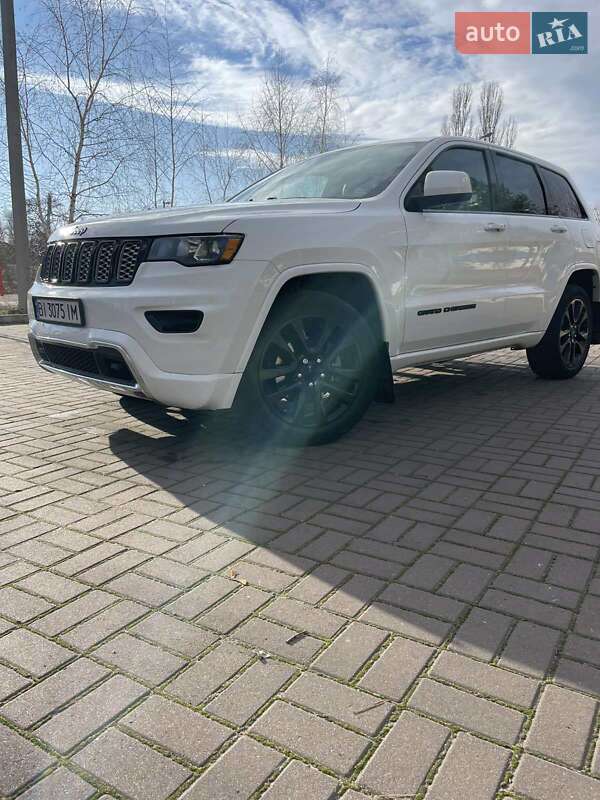 Внедорожник / Кроссовер Jeep Grand Cherokee 2017 в Кременчуге