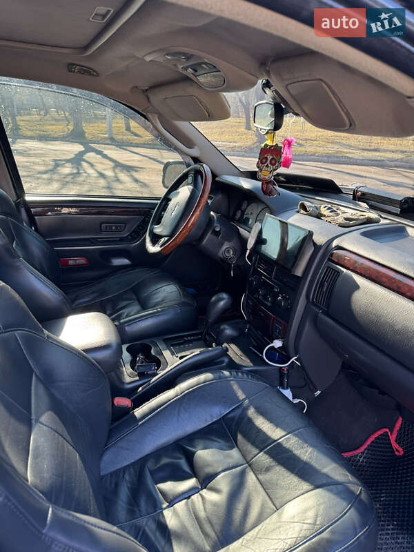 Внедорожник / Кроссовер Jeep Grand Cherokee 2002 в Нововолынске