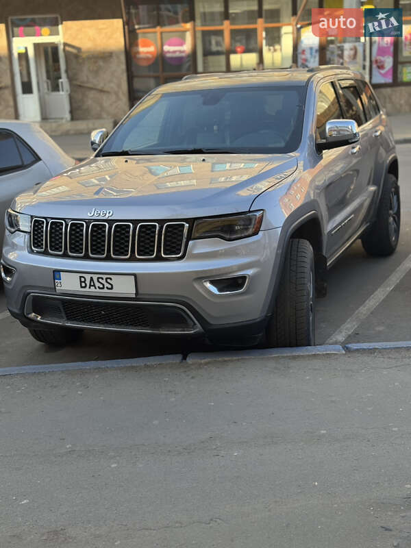 Внедорожник / Кроссовер Jeep Grand Cherokee 2021 в 