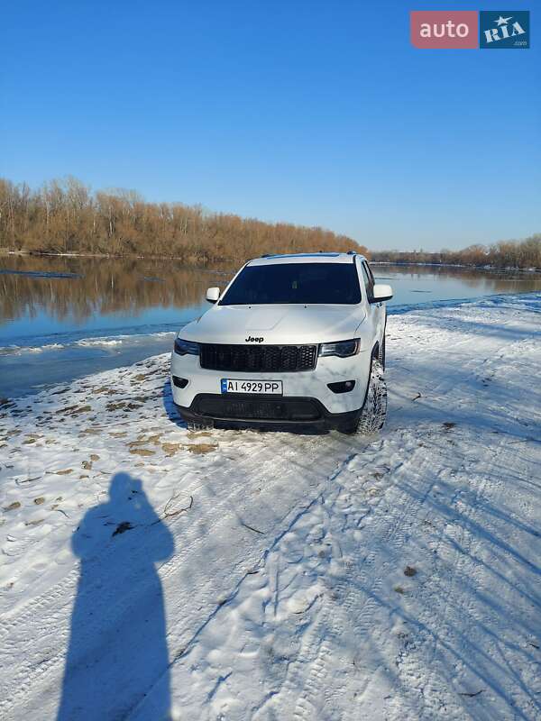 Внедорожник / Кроссовер Jeep Grand Cherokee 2020 в 