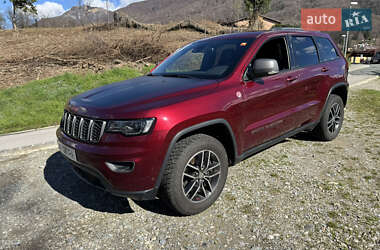 Внедорожник / Кроссовер Jeep Grand Cherokee 2016 в 