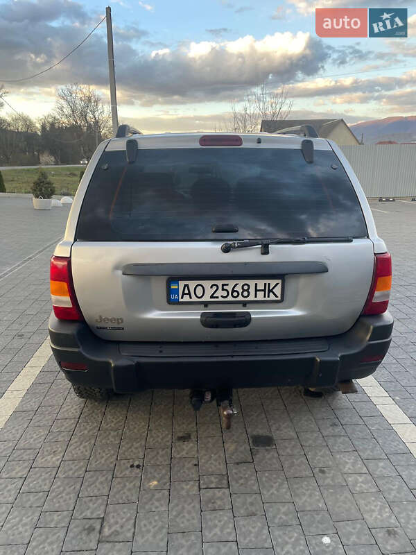 Внедорожник / Кроссовер Jeep Grand Cherokee 2003 в Великом Березном