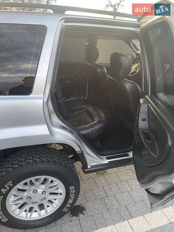 Внедорожник / Кроссовер Jeep Grand Cherokee 2003 в Великом Березном