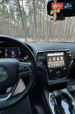 Внедорожник / Кроссовер Jeep Grand Cherokee 2017 в 