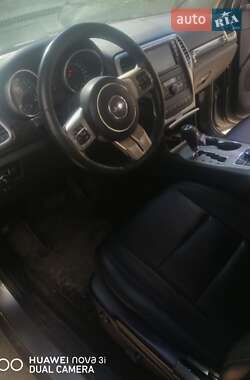 Внедорожник / Кроссовер Jeep Grand Cherokee 2013 в 