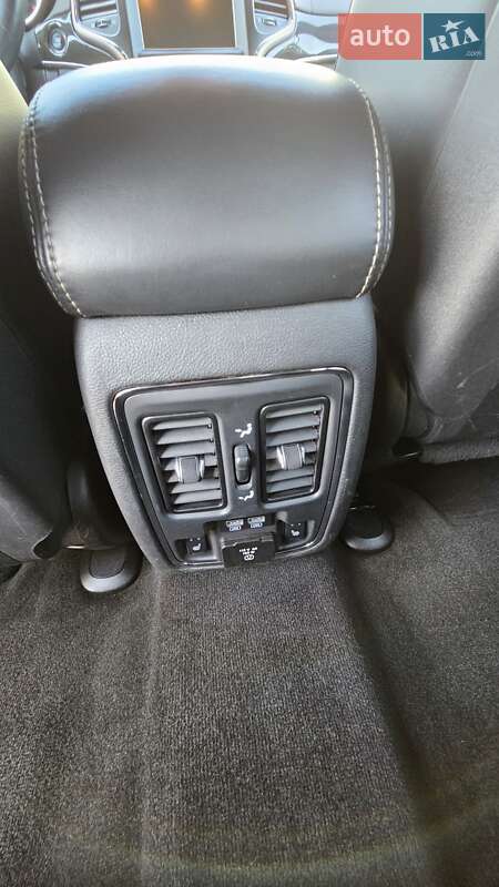 Позашляховик / Кросовер Jeep Grand Cherokee 2014 в Києві