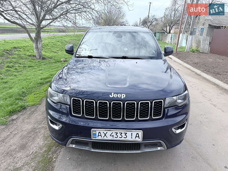 Внедорожник / Кроссовер Jeep Grand Cherokee 2017 в 