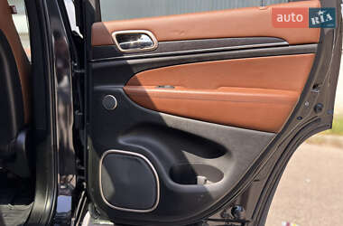 Внедорожник / Кроссовер Jeep Grand Cherokee 2015 в 