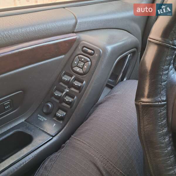 Внедорожник / Кроссовер Jeep Grand Cherokee 2001 в Краматорске
