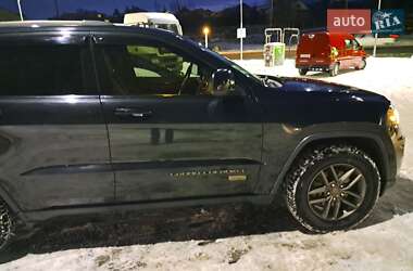 Внедорожник / Кроссовер Jeep Grand Cherokee 2016 в 