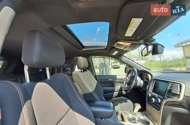 Внедорожник / Кроссовер Jeep Grand Cherokee 2016 в 