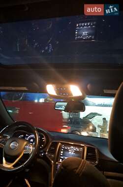 Внедорожник / Кроссовер Jeep Grand Cherokee 2016 в 