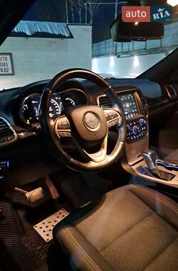 Внедорожник / Кроссовер Jeep Grand Cherokee 2016 в 