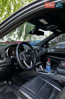 Внедорожник / Кроссовер Jeep Grand Cherokee 2016 в 