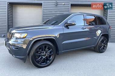 Позашляховик / Кросовер Jeep Grand Cherokee 2017 в 