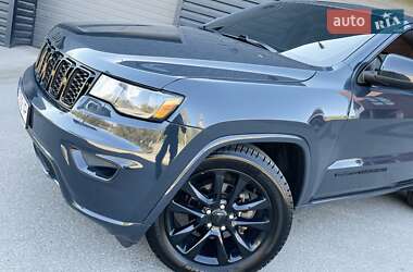 Позашляховик / Кросовер Jeep Grand Cherokee 2017 в 