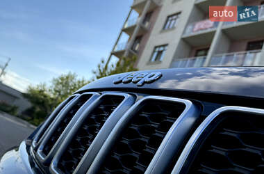 Позашляховик / Кросовер Jeep Grand Cherokee 2018 в 