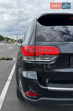Внедорожник / Кроссовер Jeep Grand Cherokee 2016 в 