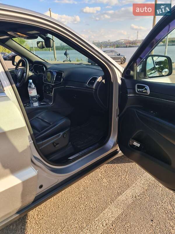 Внедорожник / Кроссовер Jeep Grand Cherokee 2019 в Киеве