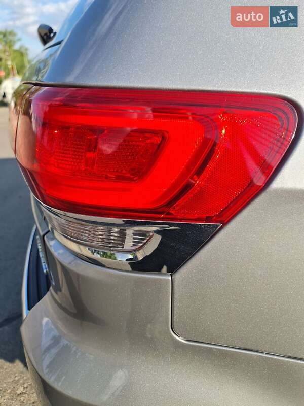 Внедорожник / Кроссовер Jeep Grand Cherokee 2019 в Киеве