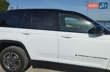 Внедорожник / Кроссовер Jeep Grand Cherokee 2022 в 