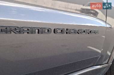 Внедорожник / Кроссовер Jeep Grand Cherokee 2021 в Вишневом
