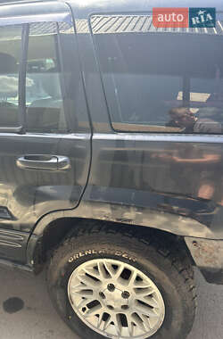 Внедорожник / Кроссовер Jeep Grand Cherokee 2002 в 