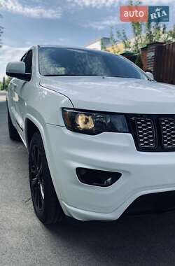 Позашляховик / Кросовер Jeep Grand Cherokee 2018 в 