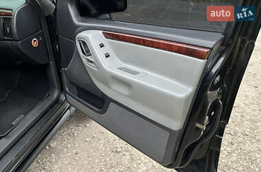 Внедорожник / Кроссовер Jeep Grand Cherokee 2003 в 