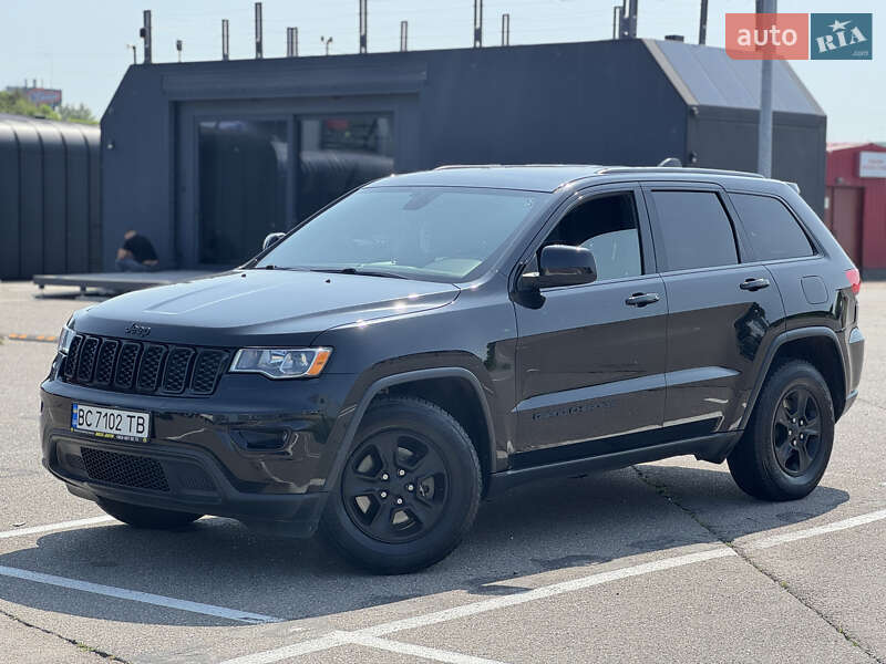 Внедорожник / Кроссовер Jeep Grand Cherokee 2016 в 