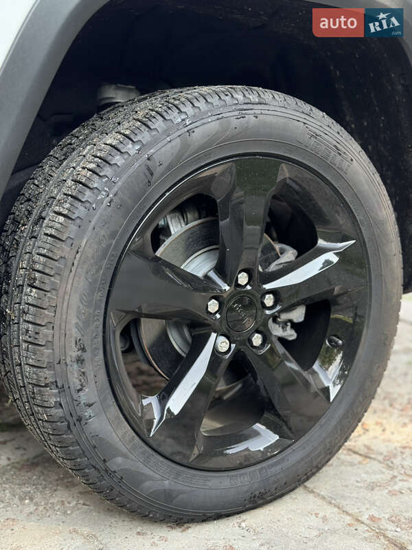 Внедорожник / Кроссовер Jeep Grand Cherokee 2024 в Киеве
