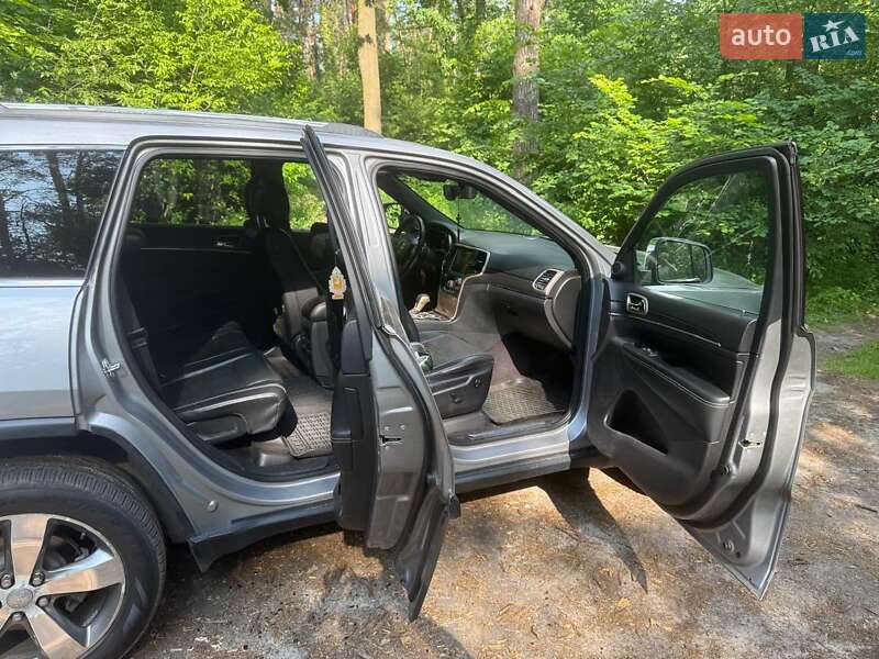 Внедорожник / Кроссовер Jeep Grand Cherokee 2016 в Киеве