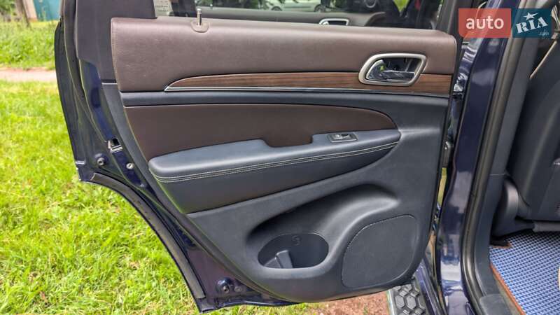 Внедорожник / Кроссовер Jeep Grand Cherokee 2017 в Сумах