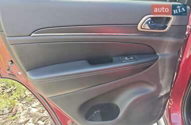 Внедорожник / Кроссовер Jeep Grand Cherokee 2015 в 