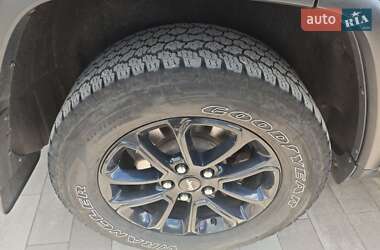 Внедорожник / Кроссовер Jeep Grand Cherokee 2015 в 