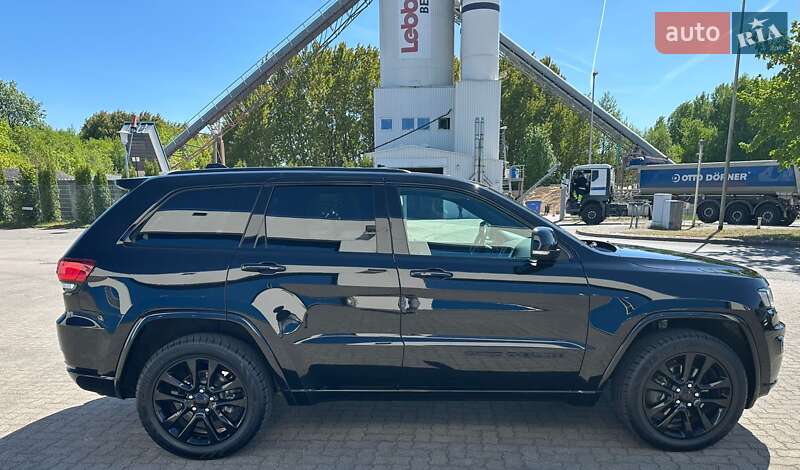 Внедорожник / Кроссовер Jeep Grand Cherokee 2017 в Киеве